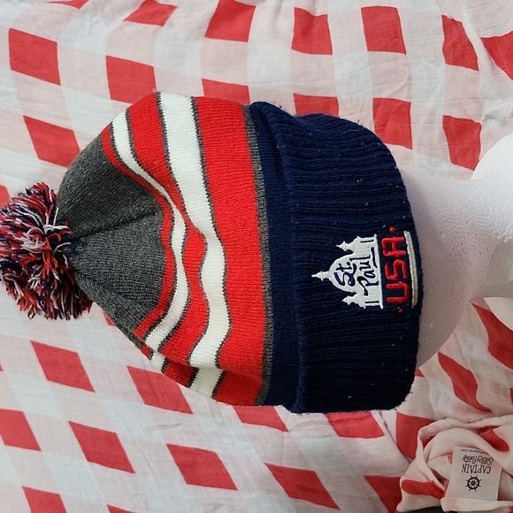 New Era Red Bull Crashed Ice Pom Beanie - Picture 2 of 4
